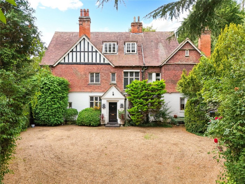 Click the photo for more details of Seven Hills Close, Walton-On-Thames, Surrey