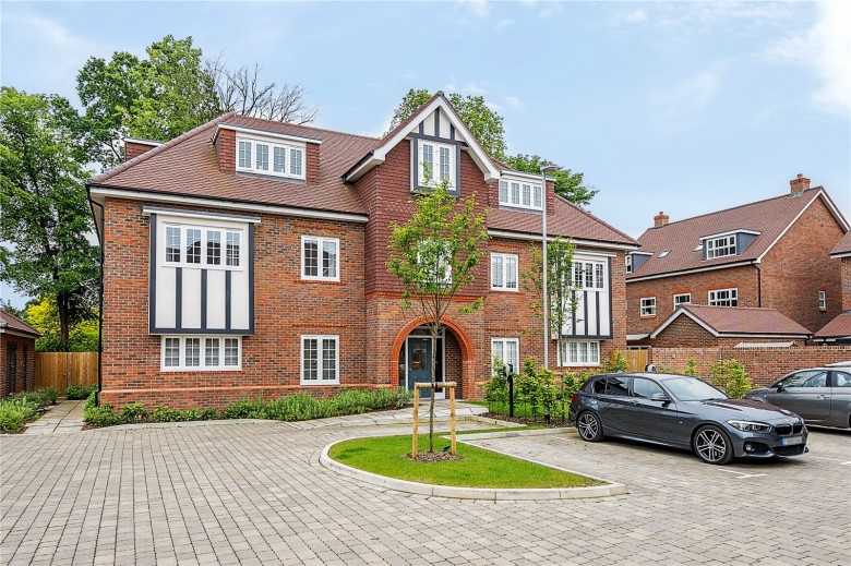 Click the photo for more details of Albright Gardens, Walton-On-Thames, Surrey