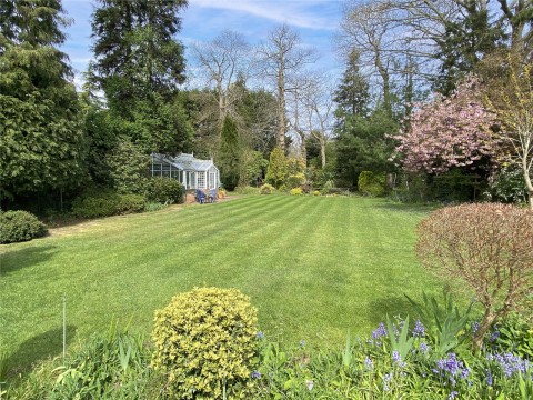 Click the photo for more details of Onslow Road, Burwood Park, Walton-On-Thames