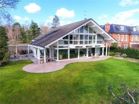 Click the photo for more details of Onslow Road, Burwood Park, Walton-On-Thames