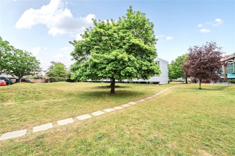 Click the photo for more details of Wellington Close, Walton-On-Thames, Surrey