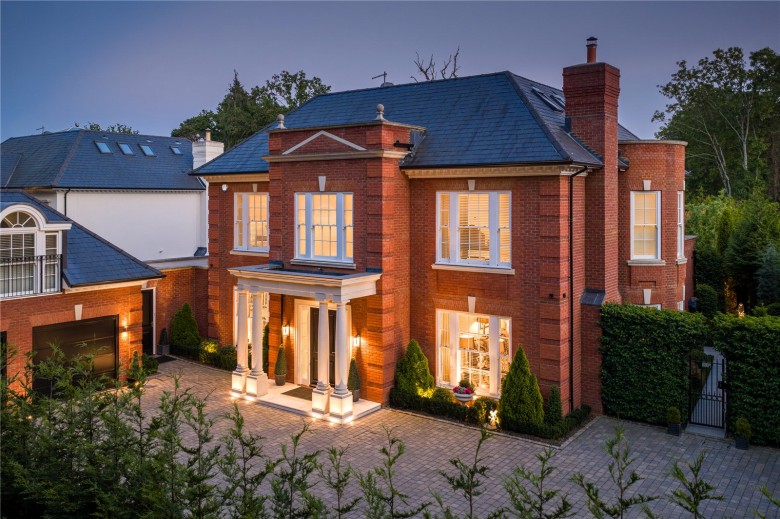 Click the photo for more details of Onslow Road, Burwood Park, Walton-On-Thames