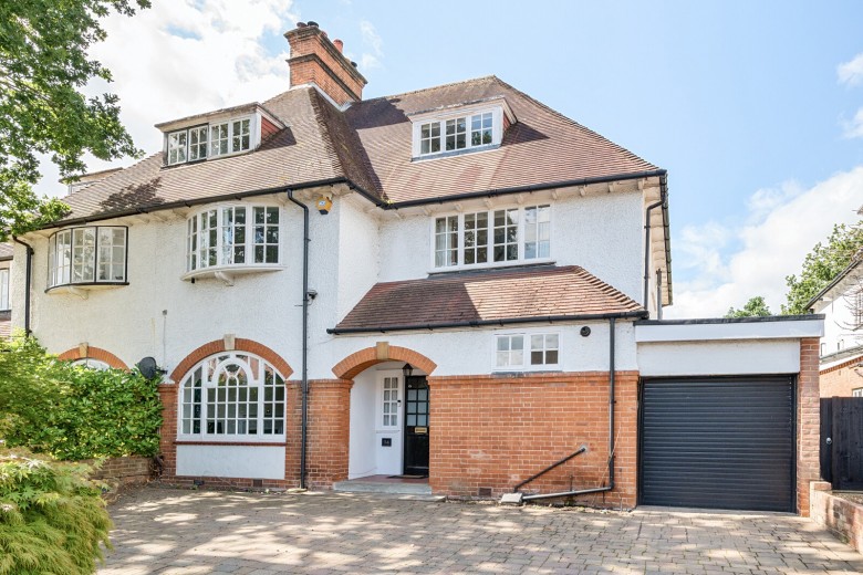 Click the photo for more details of West Grove, Walton-On-Thames, Surrey