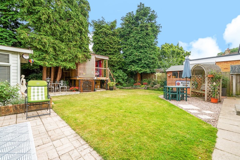 Images for Minsterley Avenue, Shepperton