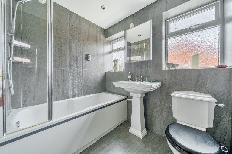 Images for Minsterley Avenue, Shepperton