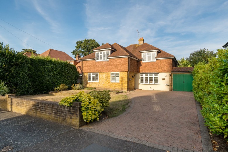 Click the photo for more details of Clarence Road, Walton-On-Thames, KT12