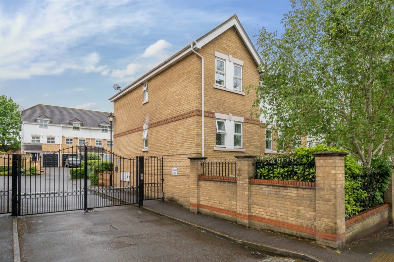 Click the photo for more details of Lyster Mews, Cobham, Surrey