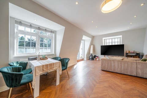 Click the photo for more details of Shepperton, Surrey