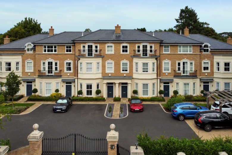 Click the photo for more details of Oatlands Chase, Weybridge, KT13