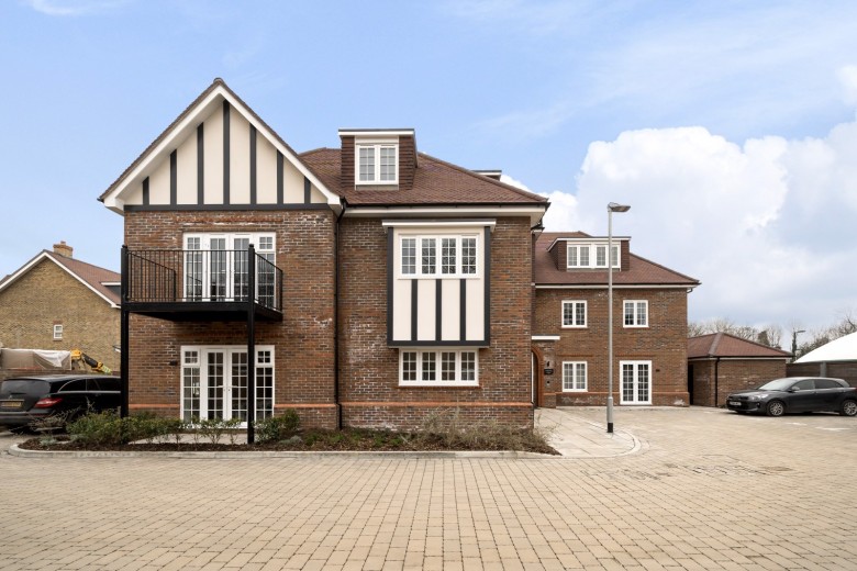 Click the photo for more details of Albright Gardens, Walton-On-Thames, Surrey