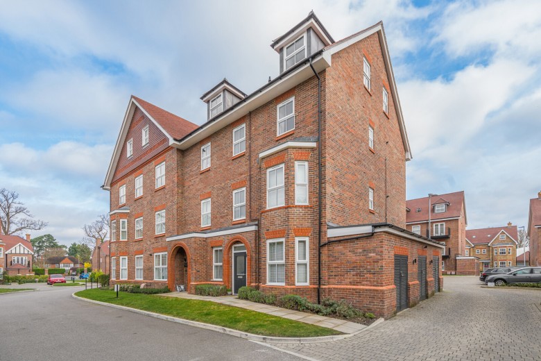 Click the photo for more details of Albright Gardens, Walton-On-Thames, KT12