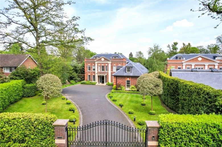 Click the photo for more details of Broadwater Close, Burwood Park, Walton-On-Thames, KT12