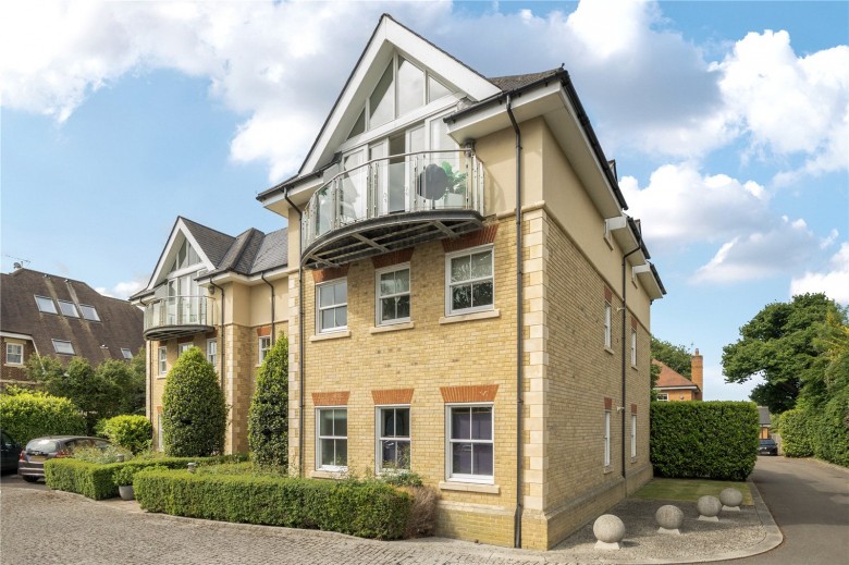 Click the photo for more details of The Furlongs, Esher, Surrey