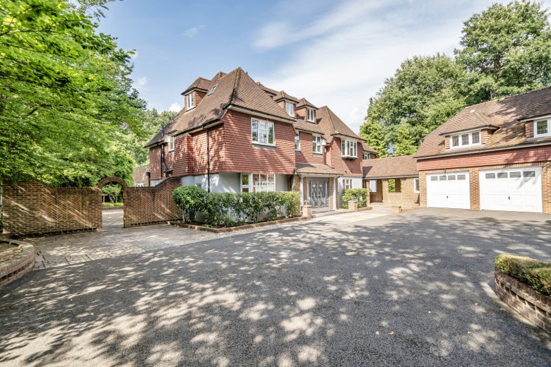 Click the photo for more details of Silverdale Avenue, Walton-On-Thames, Surrey
