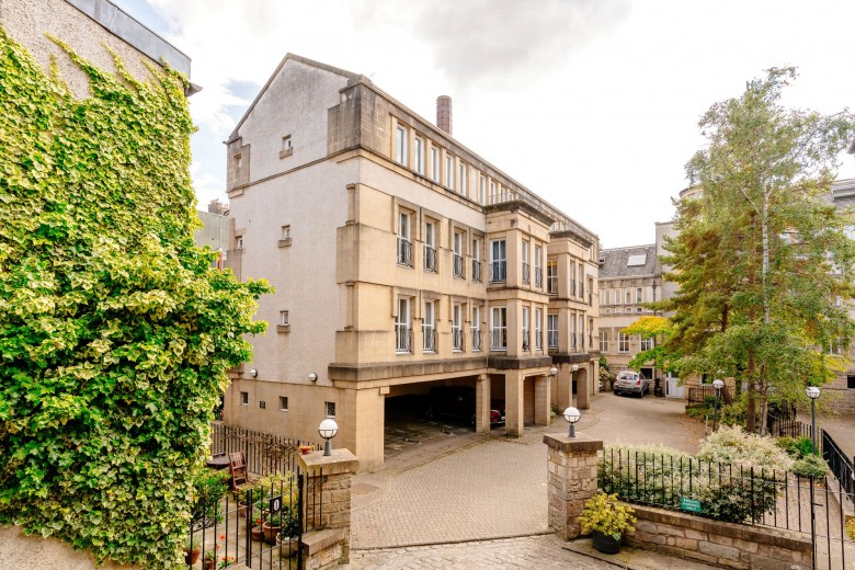 Click the photo for more details of Gayfield Close, New Town, Edinburgh