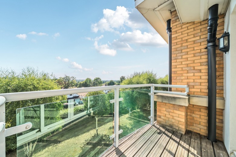Click the photo for more details of Highbury Drive, Leatherhead, Surrey