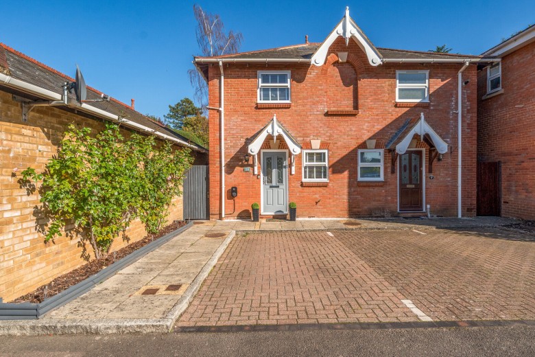 Click the photo for more details of Little Bookham, Leatherhead, Surrey