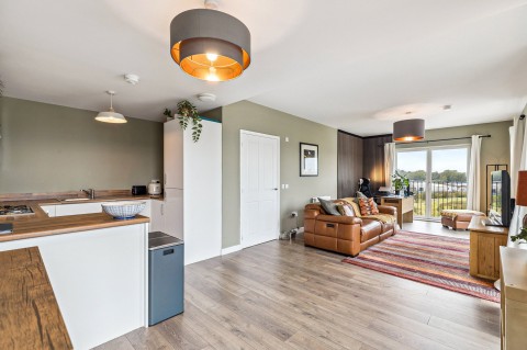 Click the photo for more details of Northbridge, Glasgow City