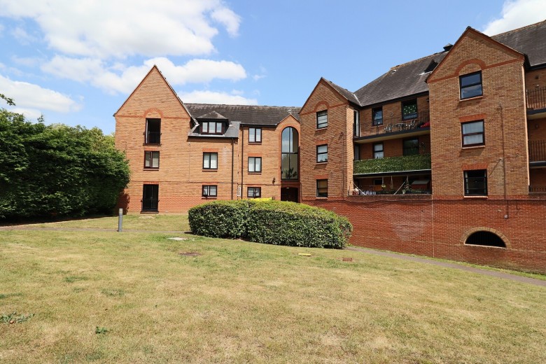 Click the photo for more details of Chelmsford Road, Dunmow, Essex