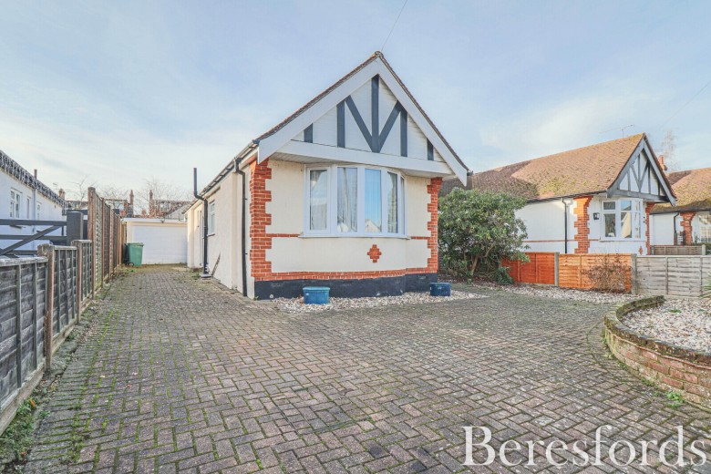 Click the photo for more details of Oakroyd Avenue, Dunmow, Essex