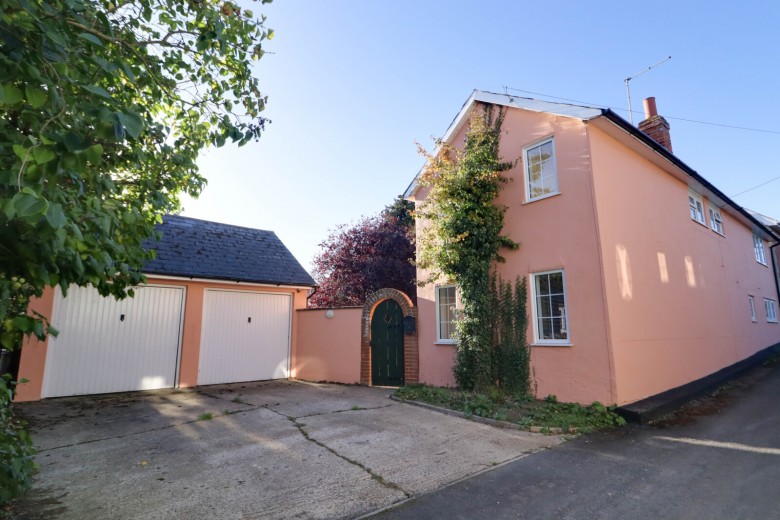 Click the photo for more details of Dog Chase, Wethersfield, Essex