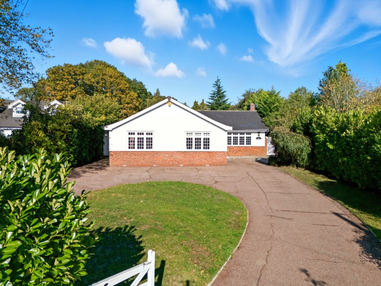 Click the photo for more details of Mountnessing, Brentwood, Essex