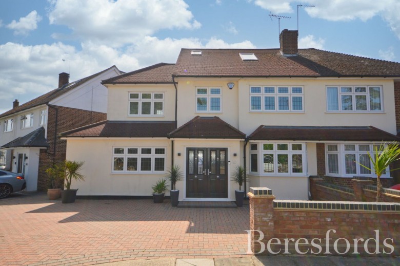 Click the photo for more details of Gidea Park