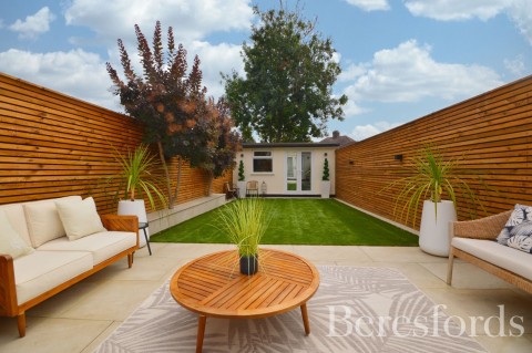 Click the photo for more details of Gidea Park