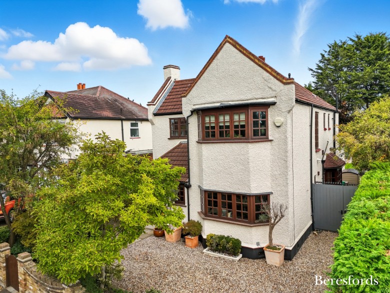 Click the photo for more details of Gidea Park