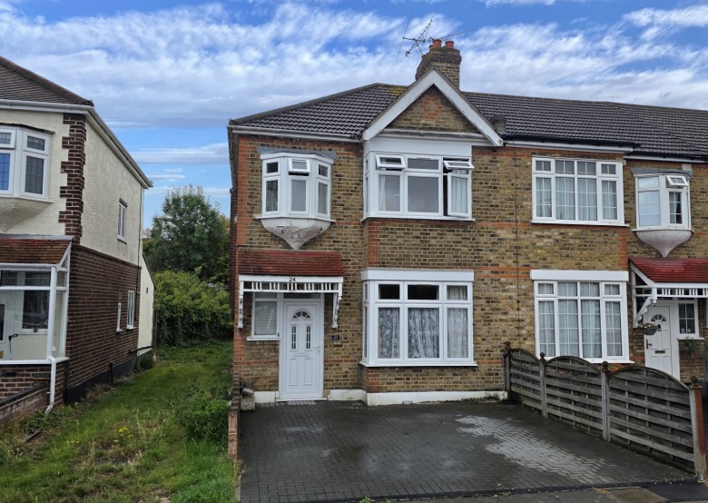 Click the photo for more details of Gidea Park