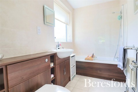 Click the photo for more details of Gidea Park