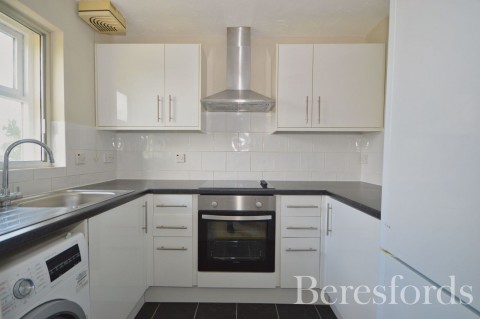 Click the photo for more details of Cross Road, Chadwell Heath, Romford