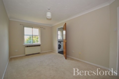 Click the photo for more details of Cross Road, Chadwell Heath, Romford