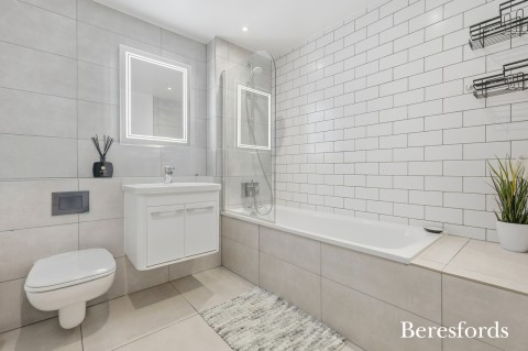 Click the photo for more details of Gidea Park