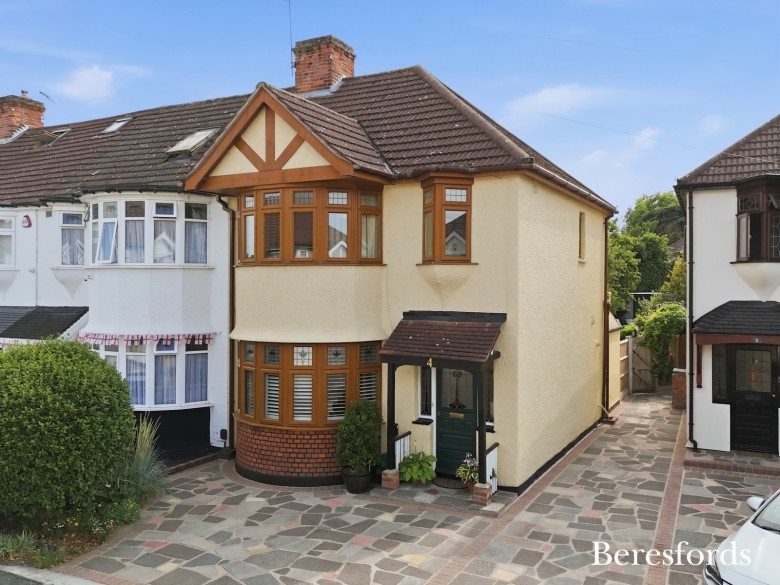 Click the photo for more details of Gidea Park