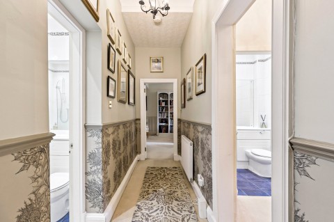 Click the photo for more details of Kirklee, Glasgow