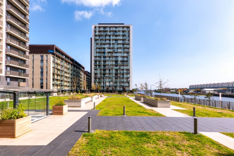 Click the photo for more details of Glasgow Harbour, Glasgow