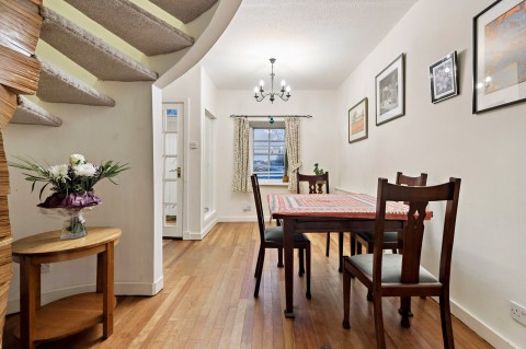 Click the photo for more details of Eaglesham, Glasgow, East Renfrewshire