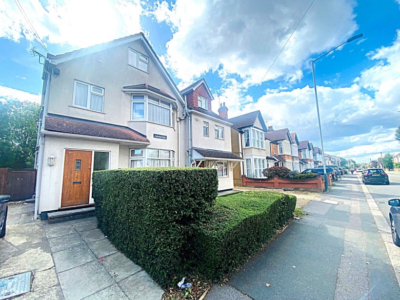 Click the photo for more details of Heath Park Road, Romford, Essex