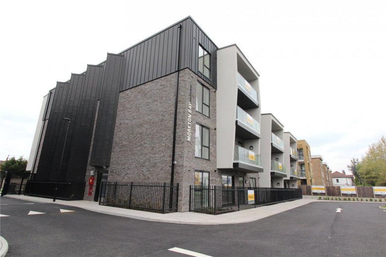 Click the photo for more details of Southend Arterial Road, 82 Southend Arterial Road, Romford, Essex