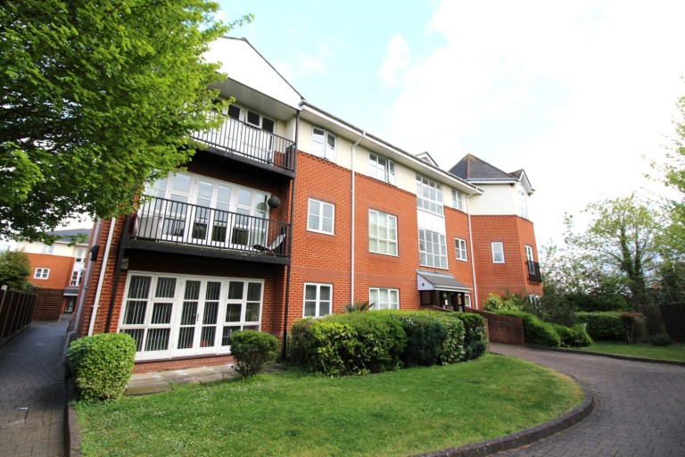 Images for Deyncourt Gardens, Upminster, Essex