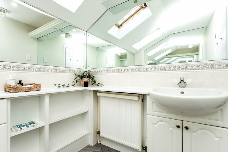 Images for Deyncourt Gardens, Upminster, Essex