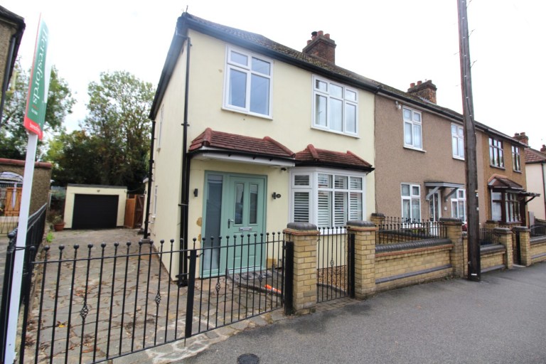 Images for Queens Park Road, Romford, Essex