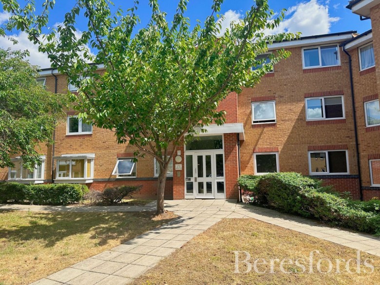 Click the photo for more details of Warwick Close, Hornchurch, Essex