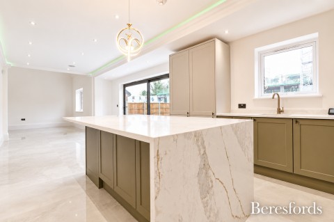 Click the photo for more details of Garland Way, Hornchurch, Essex