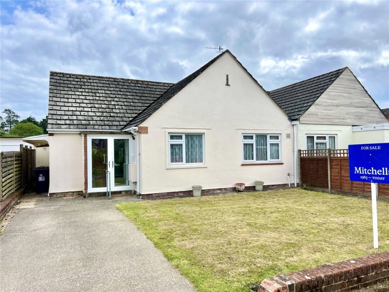 Click the photo for more details of Highcliffe On Sea, Christchurch, Dorset