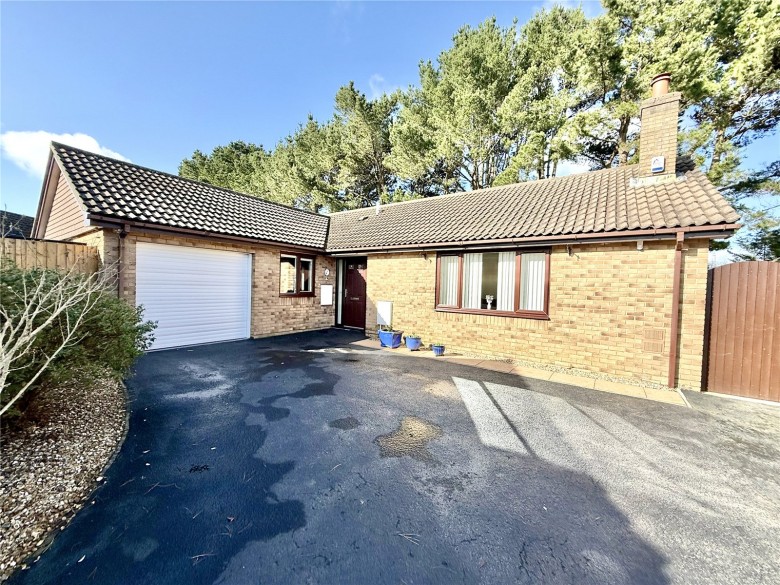 Click the photo for more details of Highcliffe On Sea, Christchurch, Dorset