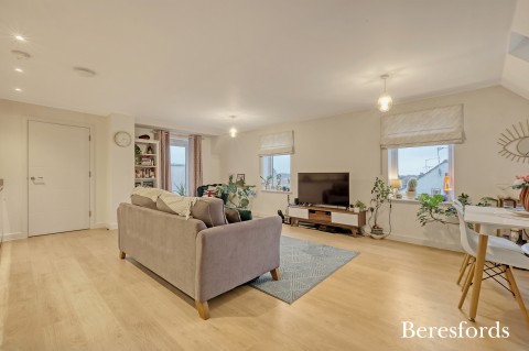 Click the photo for more details of Faringdon Avenue, 1A Faringdon Avenue, Romford