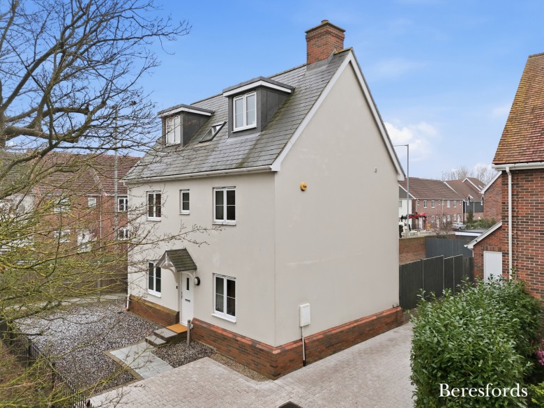 Click the photo for more details of Mountnessing, Brentwood, Essex