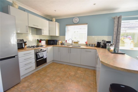 Click the photo for more details of Hanney Road, Steventon, Abingdon, OX13